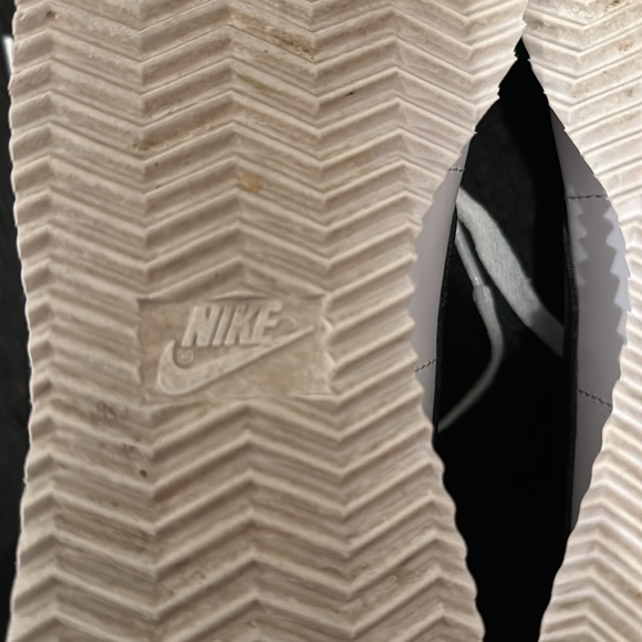 Nike Cortez Black and White leather. Men's 8; Women's 9.5. EUC - Picture 10 of 10